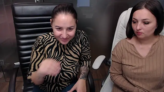 Snapshot of Amy--Samy chatting on December 6, 1:44 pm Amy--Samy online show from December 6, 1:44 pm