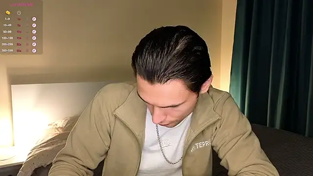 denlover1 online show from April 6, 6:42 pm