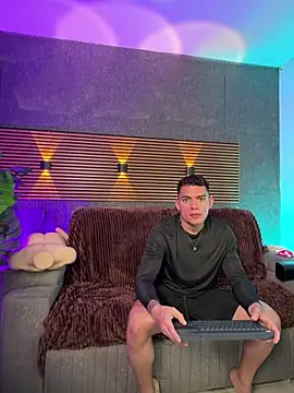 Snapshot of _EUFRATES_ chatting on April 19, 7:38 pm EUFRATES online show from April 19, 7:38 pm