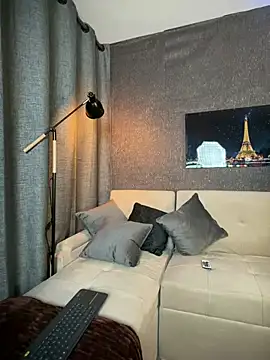 Snapshot of _EUFRATES_ chatting on May 13, 12:46 pm EUFRATES online show from May 13, 12:46 pm