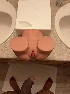 MaterialGolan online show from April 18, 1:09 am