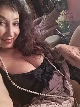 Snapshot of GypsyEsmeralda chatting on June 18, 2:10 pm GypsyEsmeralda online show from June 18, 2:10 pm
