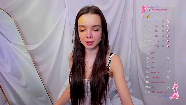 Snapshot of LizaTheButter chatting on February 26, 8:26 am LizaTheButter online show from February 26, 8:26 am