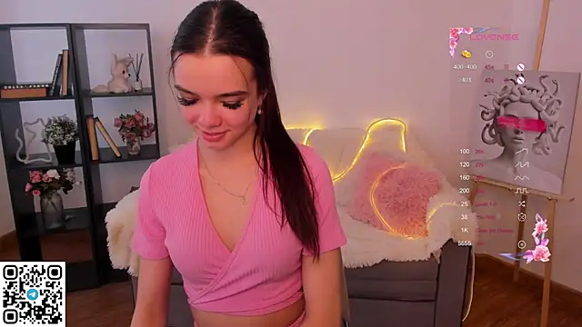 Snapshot of LizaTheButter chatting on March 19, 8:12 am LizaTheButter online show from March 19, 8:12 am