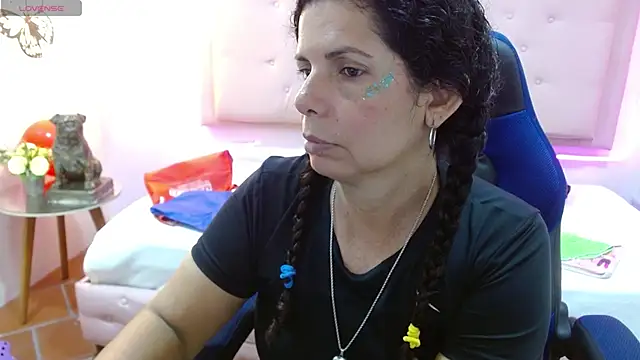 Snapshot of sila_bolum chatting on June 12, 7:02 pm sila bolum online show from June 12, 7:02 pm