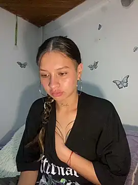 Snapshot of Andi9_ chatting on December 6, 2:46 am Andi9 online show from December 6, 2:46 am