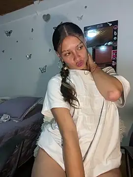 Snapshot of Andi9_ chatting on December 11, 5:21 am Andi9 online show from December 11, 5:21 am