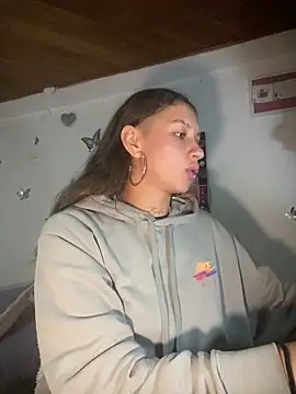 Snapshot of Andi9_ chatting on December 19, 2:34 am Andi9 online show from December 19, 2:34 am