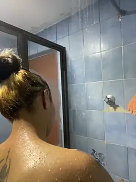 Snapshot of Andi9_ chatting on February 8, 12:06 am Andi9 online show from February 8, 12:06 am