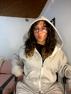 Snapshot of Andi9_ chatting on October 8, 1:03 am Andi9 online show from October 8, 1:03 am