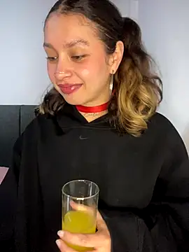 Snapshot of Andi9_ chatting on October 17, 1:09 am Andi9 online show from October 17, 1:09 am