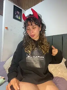 Snapshot of Andi9_ chatting on October 24, 2:41 am Andi9 online show from October 24, 2:41 am