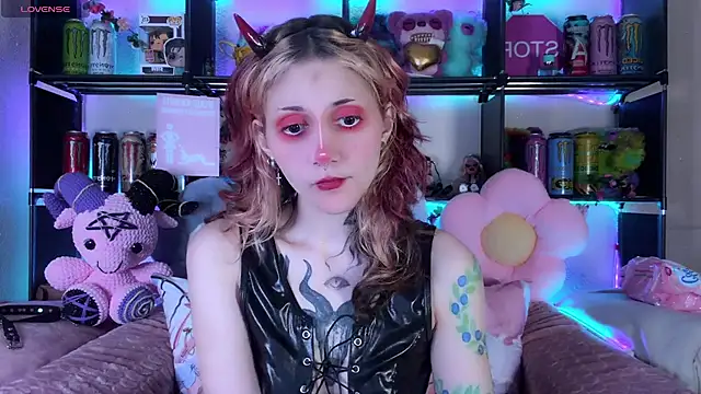 Snapshot of _Devill_Baby chatting on June 10, 7:02 pm Devill Baby online show from June 10, 7:02 pm