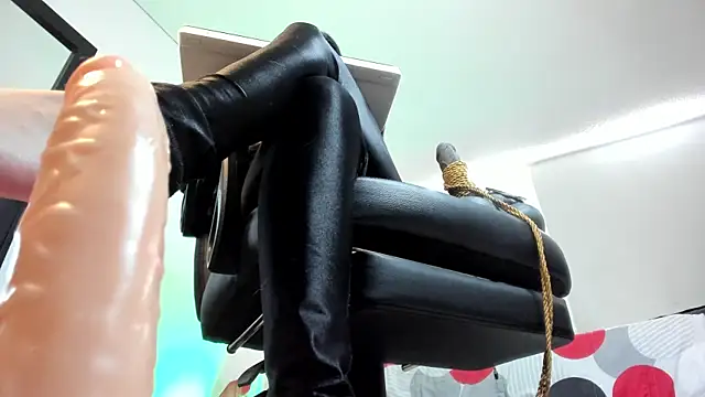 charlotte joliedart online show from January 9, 5:22 pm