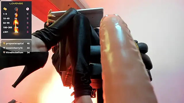 charlotte joliedart online show from March 7, 6:02 am