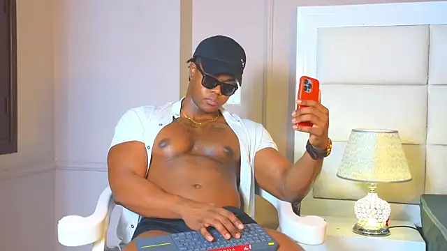 Snapshot of AdonisKnight chatting on December 16, 2:04 am AdonisKnight online show from December 16, 2:04 am