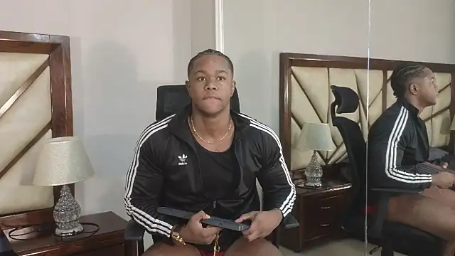 Snapshot of AdonisKnight chatting on December 26, 1:43 pm AdonisKnight online show from December 26, 1:43 pm