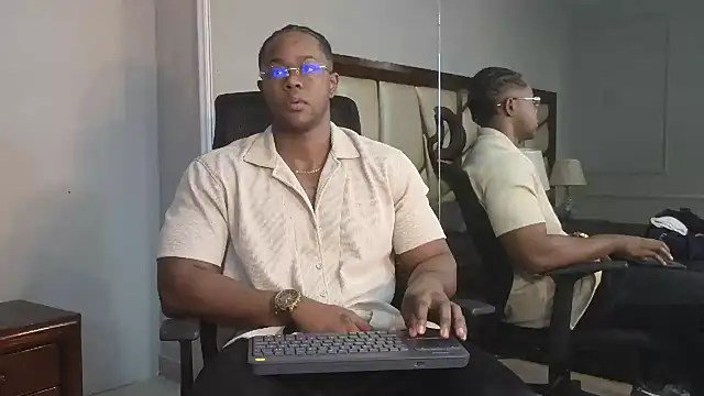 Snapshot of AdonisKnight chatting on December 27, 9:11 pm AdonisKnight online show from December 27, 9:11 pm