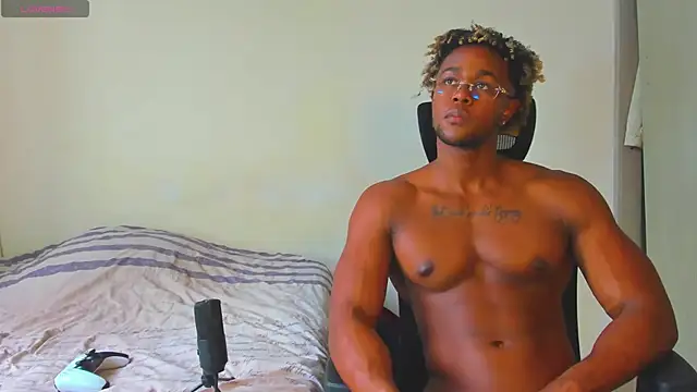 Snapshot of AdonisKnight chatting on October 23, 10:08 pm AdonisKnight online show from October 23, 10:08 pm