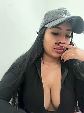 Snapshot of Anily_Lovely chatting on February 5, 4:00 pm Anily Lovely online show from February 5, 4:00 pm