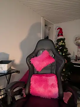 Snapshot of Anily_Lovely chatting on February 13, 12:06 am Anily Lovely online show from February 13, 12:06 am