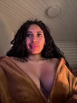 Snapshot of Anily_Lovely chatting on June 6, 12:05 am Anily Lovely online show from June 6, 12:05 am