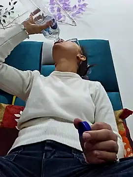 Snapshot of Aleena_Rai chatting on December 7, 6:37 pm Aleena Rai online show from December 7, 6:37 pm