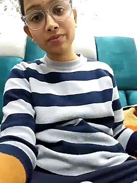 Snapshot of Aleena_Rai chatting on December 18, 10:35 pm Aleena Rai online show from December 18, 10:35 pm