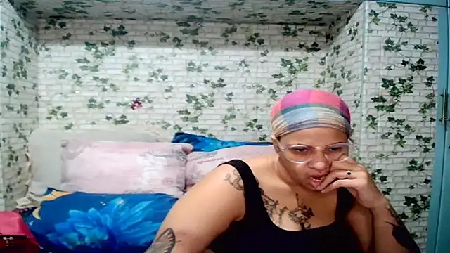 Snapshot of Indian_candyXX chatting on April 20, 4:21 pm Indian candyXX online show from April 20, 4:21 pm