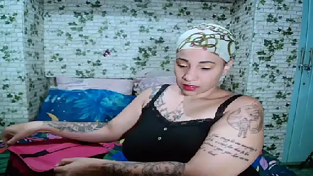 Snapshot of Indian_candyXX chatting on May 11, 4:48 pm Indian candyXX online show from May 11, 4:48 pm