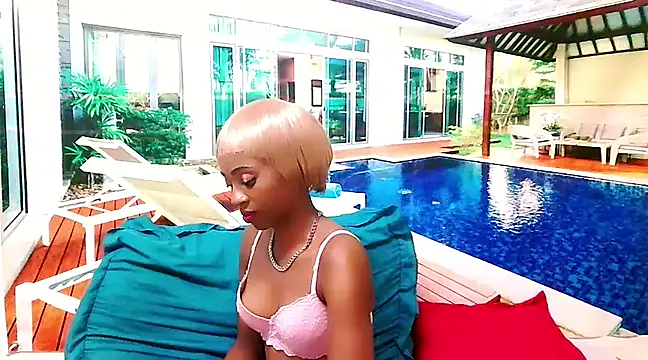 Snapshot of EbonyCreamy69 chatting on February 13, 3:39 am EbonyCreamy69 online show from February 13, 3:39 am