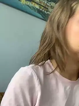 Snapshot of LinaSiren chatting on December 9, 7:17 am LinaSiren online show from December 9, 7:17 am