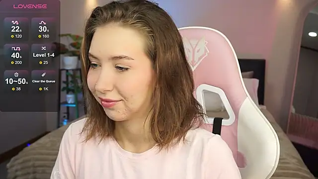 Snapshot of LinaSiren chatting on December 13, 3:05 am LinaSiren online show from December 13, 3:05 am