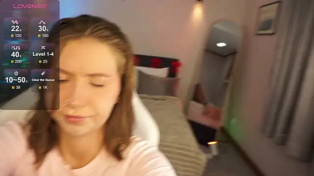 Snapshot of LinaSiren chatting on December 23, 3:18 am LinaSiren online show from December 23, 3:18 am