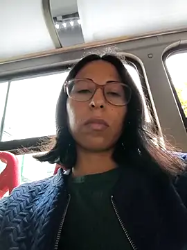 Snapshot of MirandaSingle chatting on May 29, 3:21 pm MirandaSingle online show from May 29, 3:21 pm