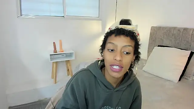 Snapshot of Zia_Green chatting on June 10, 1:10 pm Zia Green online show from June 10, 1:10 pm