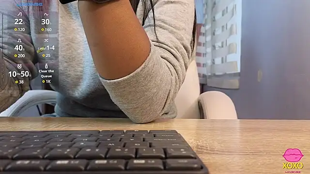 lou rosse  online show from February 19, 7:59 pm