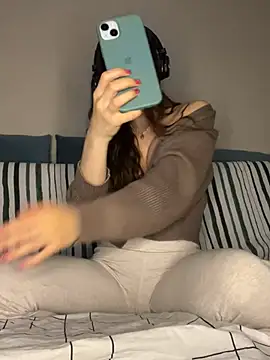 Snapshot of viviandaimond1 chatting on January 8, 9:34 pm viviandaimond1 online show from January 8, 9:34 pm