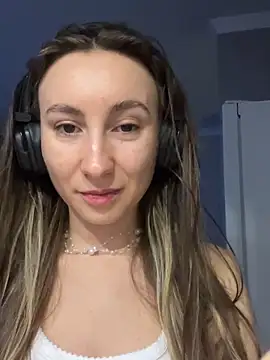 Snapshot of viviandaimond1 chatting on January 23, 1:30 am viviandaimond1 online show from January 23, 1:30 am