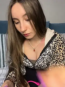 Snapshot of viviandaimond1 chatting on February 20, 7:52 pm viviandaimond1 online show from February 20, 7:52 pm