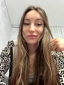 Snapshot of viviandaimond1 chatting on October 8, 7:33 pm viviandaimond1 online show from October 8, 7:33 pm