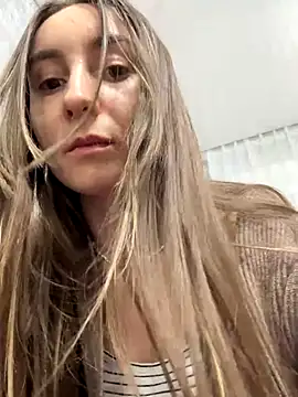 Snapshot of viviandaimond1 chatting on October 16, 1:23 pm viviandaimond1 online show from October 16, 1:23 pm