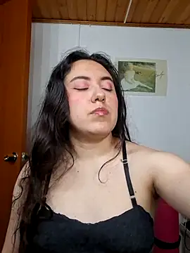 Snapshot of Emi_chik chatting on April 29, 4:38 am Emi chik online show from April 29, 4:38 am