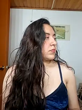 Snapshot of Emi_chik chatting on May 7, 4:29 am Emi chik online show from May 7, 4:29 am