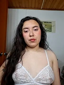 Snapshot of Emi_chik chatting on May 24, 5:34 am Emi chik online show from May 24, 5:34 am