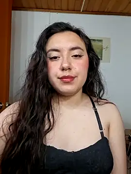 Snapshot of Emi_chik chatting on June 5, 5:03 am Emi chik online show from June 5, 5:03 am