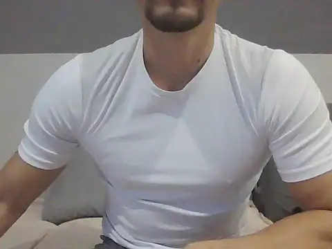 Snapshot of LoveEveryWet chatting on October 20, 9:32 am LoveEveryWet online show from October 20, 9:32 am