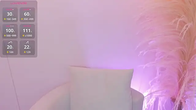 thaliafox  online show from April 14, 6:03 pm