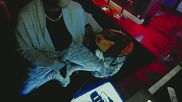 Snapshot of Pressure69mee chatting on February 1, 3:30 am Pressure69mee online show from February 1, 3:30 am