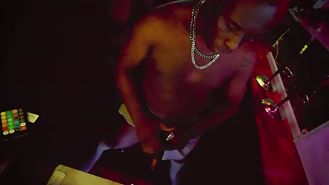 Snapshot of Pressure69mee chatting on February 2, 12:13 pm Pressure69mee online show from February 2, 12:13 pm